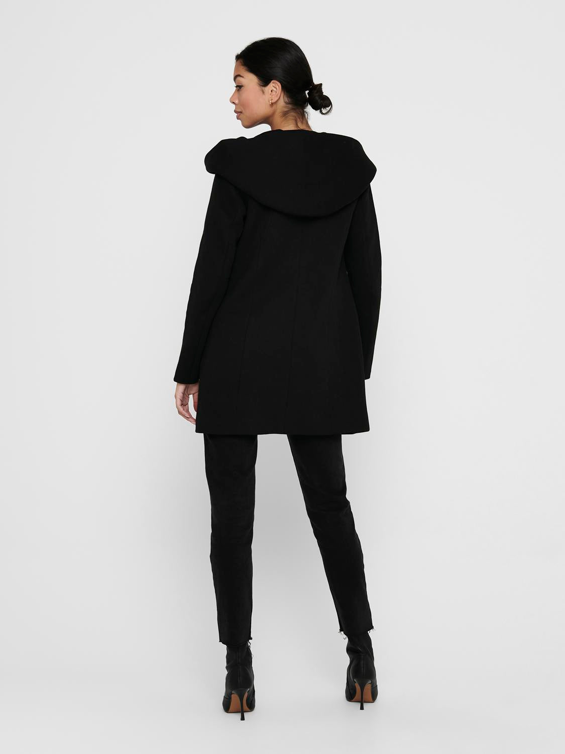 15142911BLACK_4_P