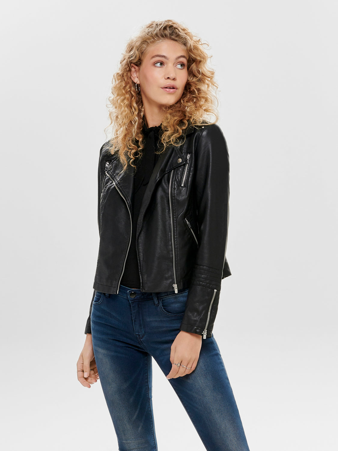 15153079BLACK_2_P
