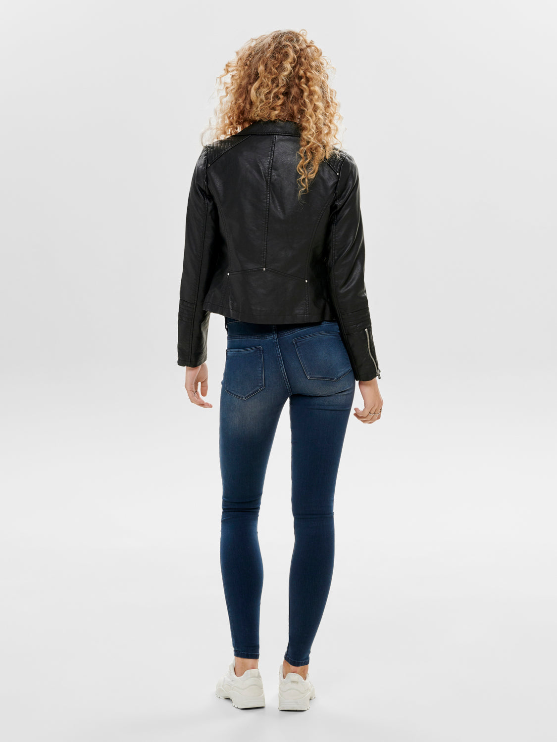 15153079BLACK_4_P