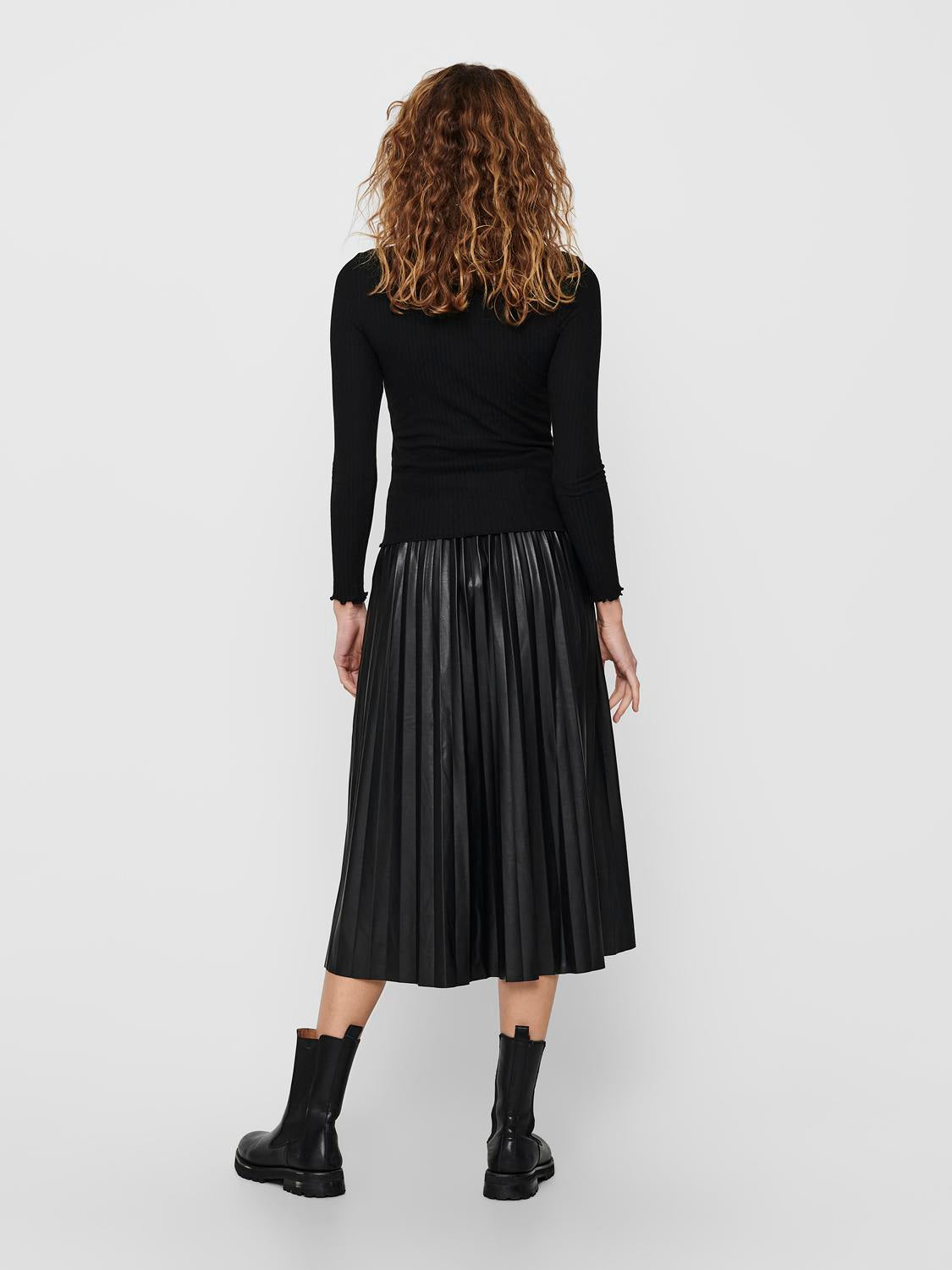 15180040BLACK_4_P