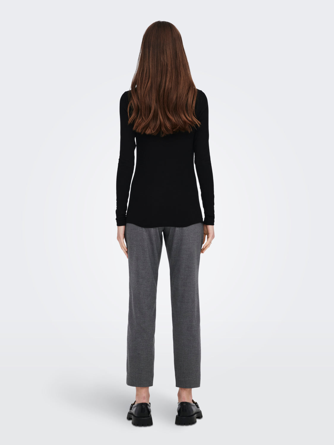 15256046BLACK_4_P