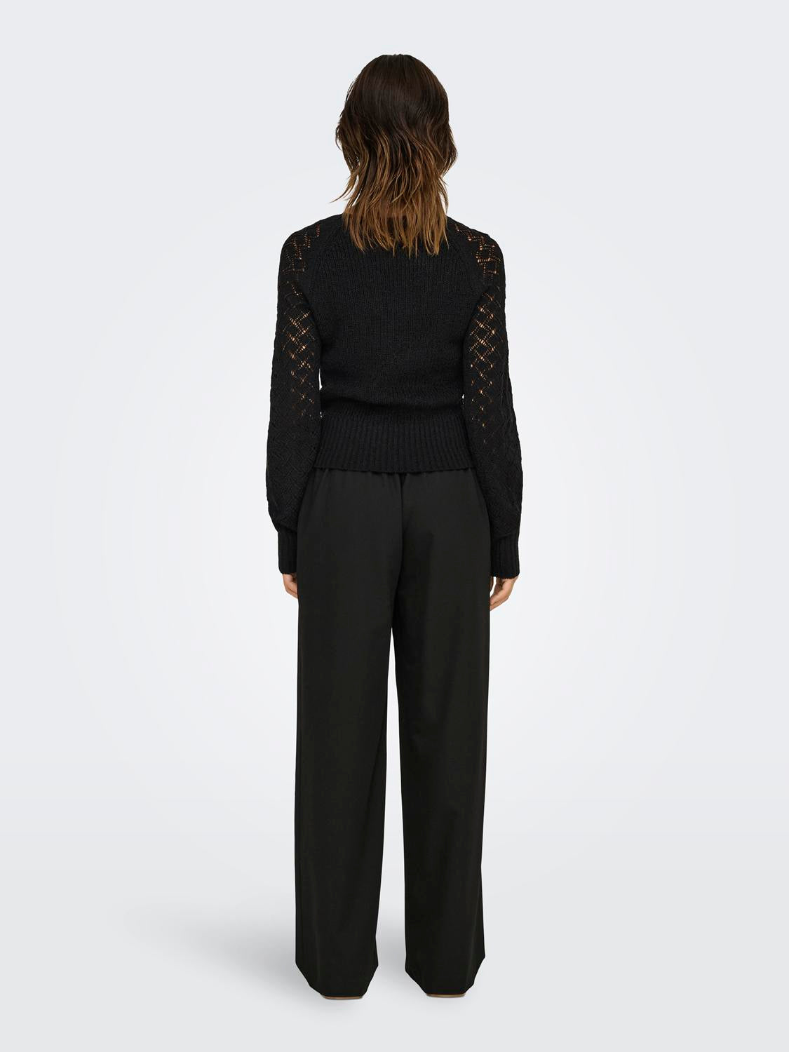 15335108BLACK_4_P