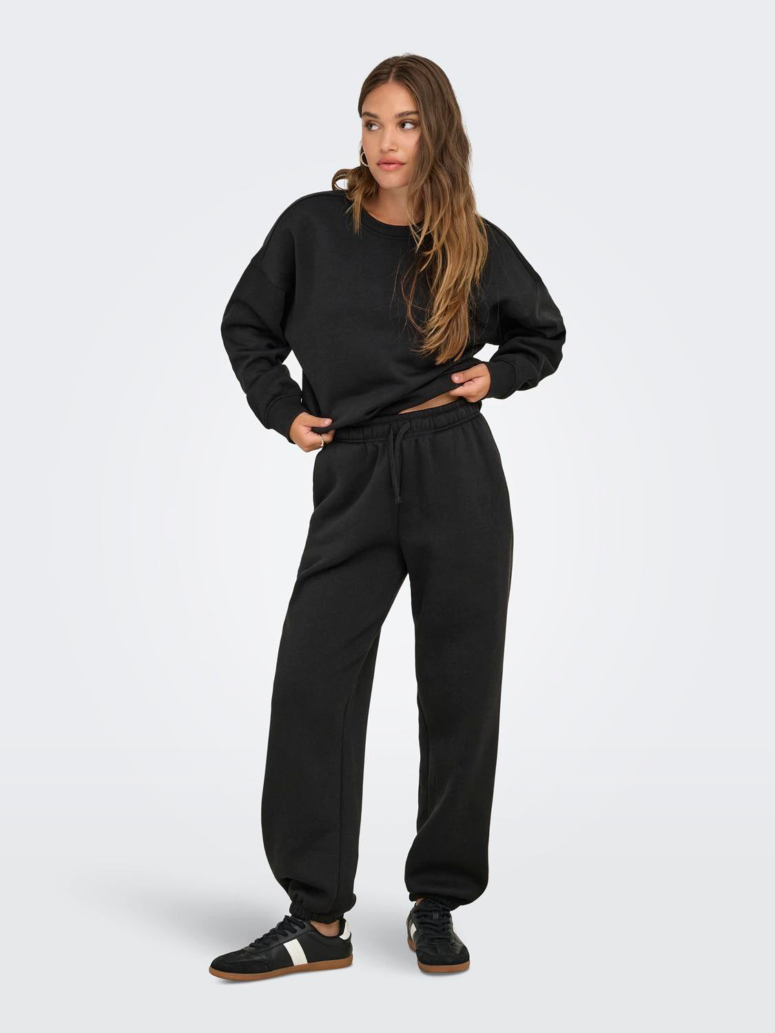 15357504BLACK_4_P