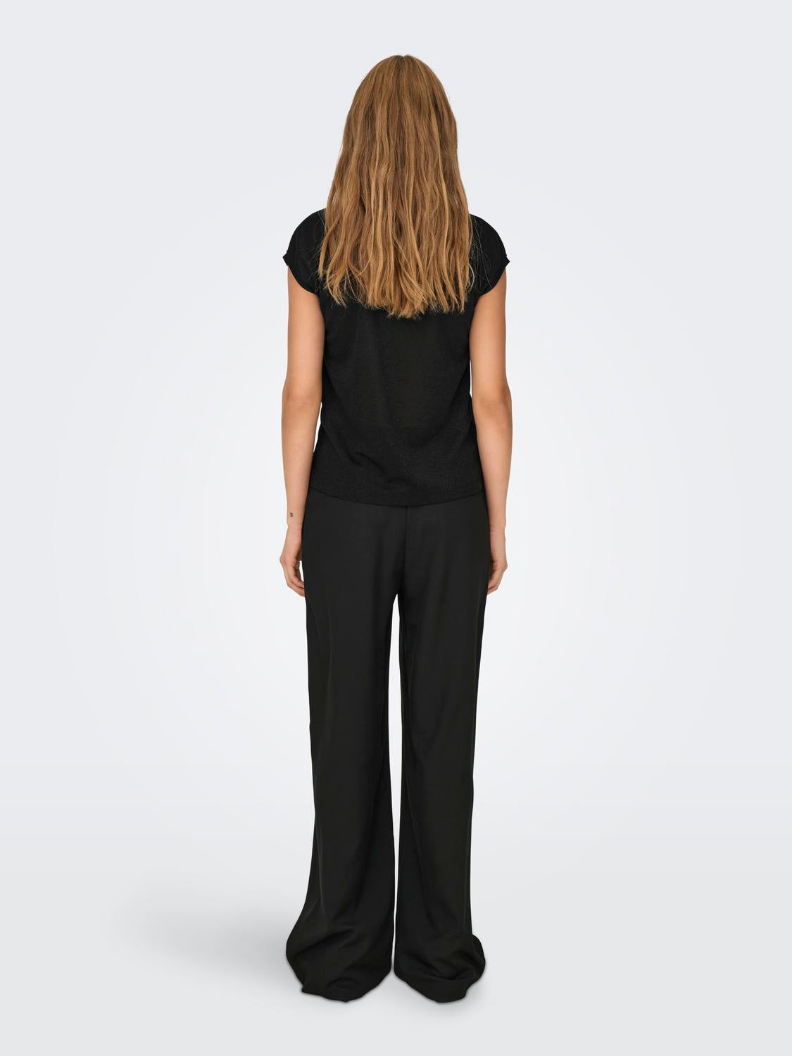 15136069BLACK_3_P