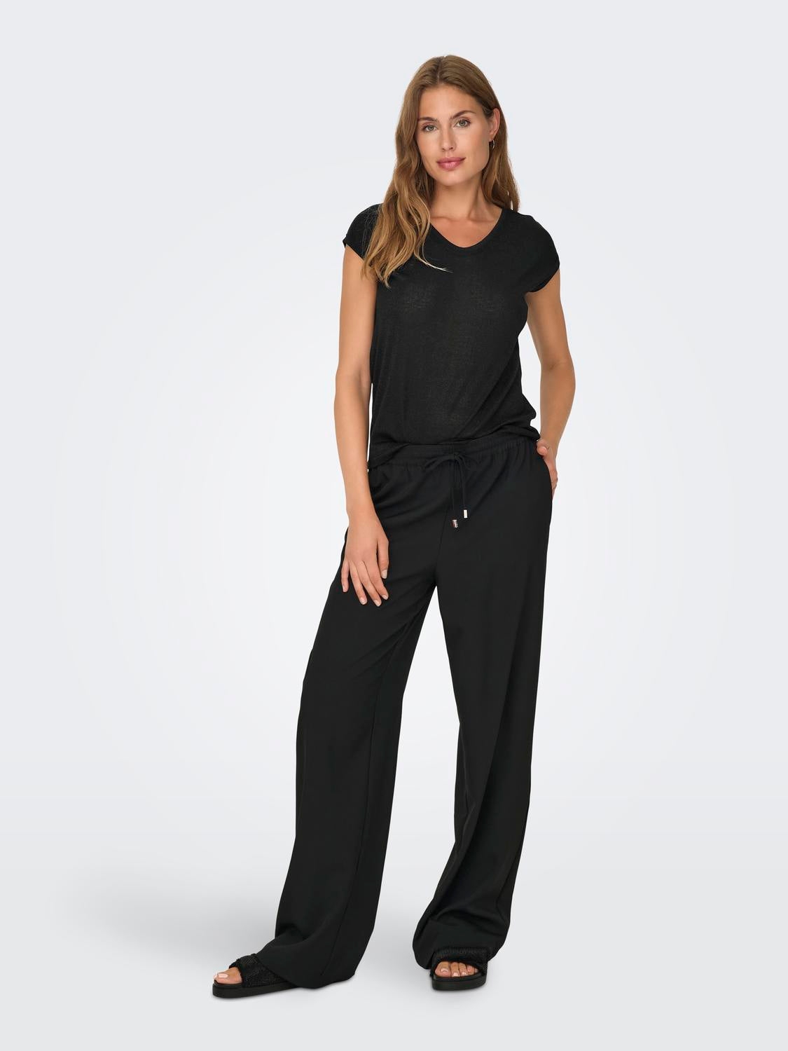 15136069BLACK_6_P