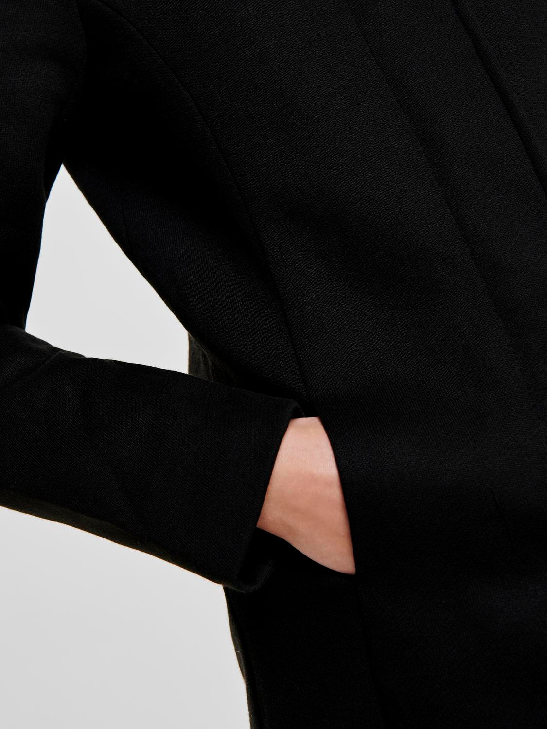 15142911BLACK_6_P