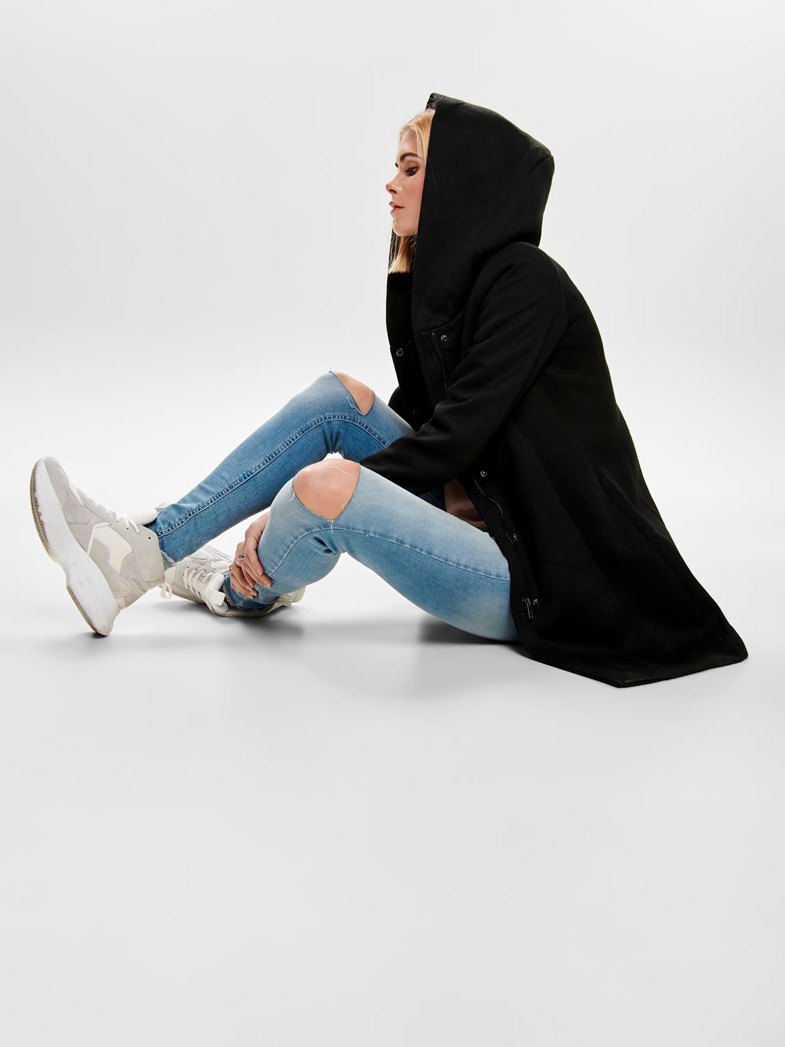 15142911BLACK_7_P