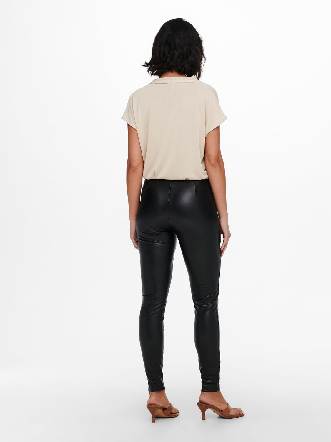 15231825BLACK_4_P