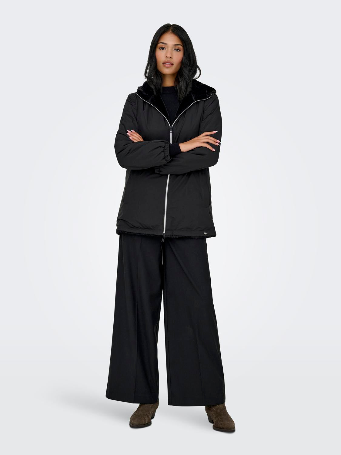 15312870BLACK()WBLACK FU_4_P