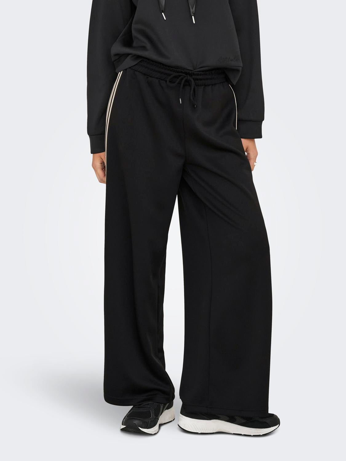 15356171BLACK_3_P