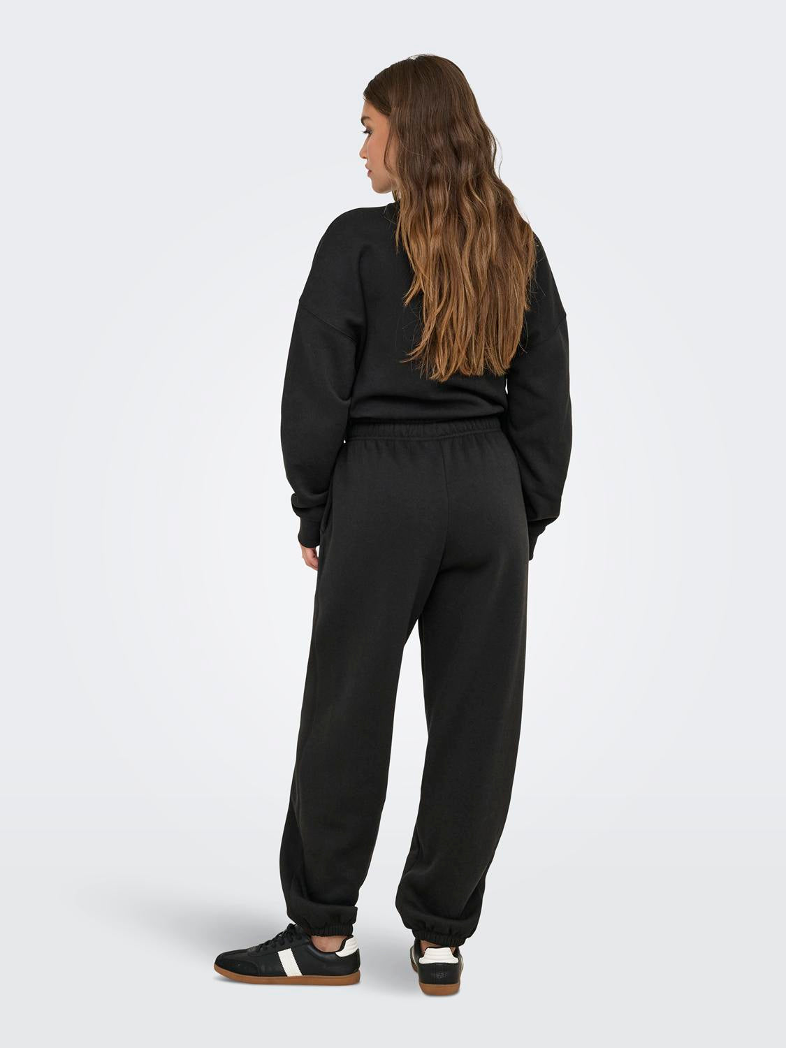 15357504BLACK_3_P