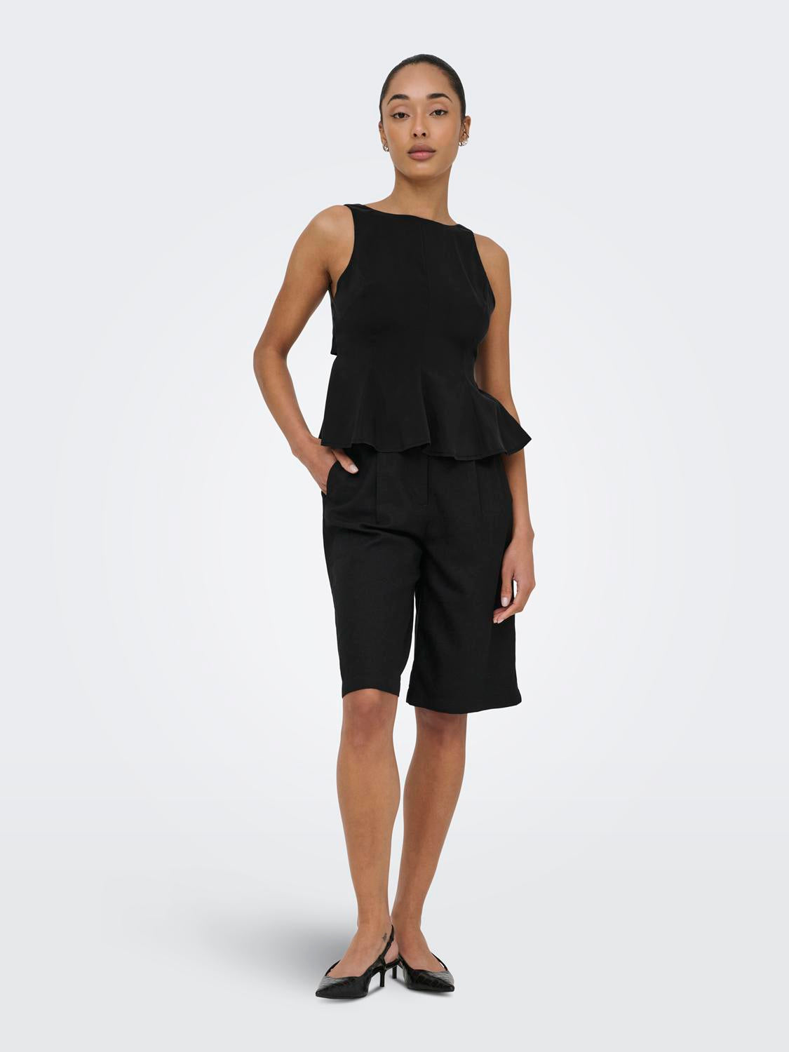 15370301BLACK_4_P