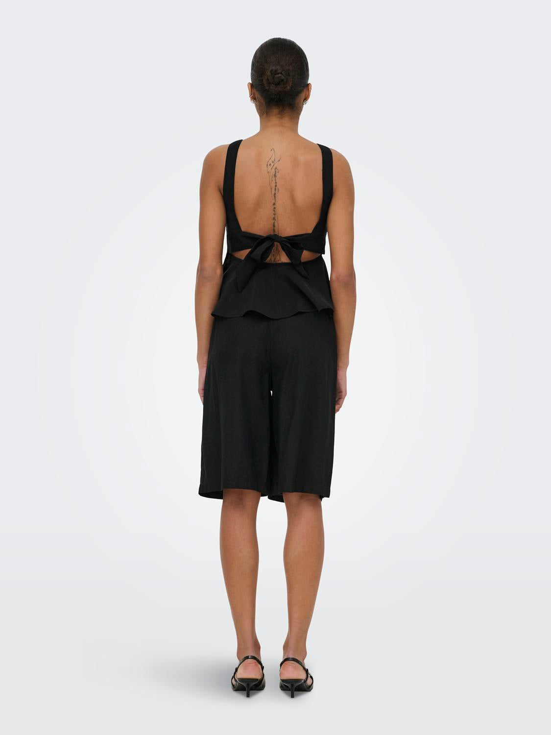 15370301BLACK_5_P