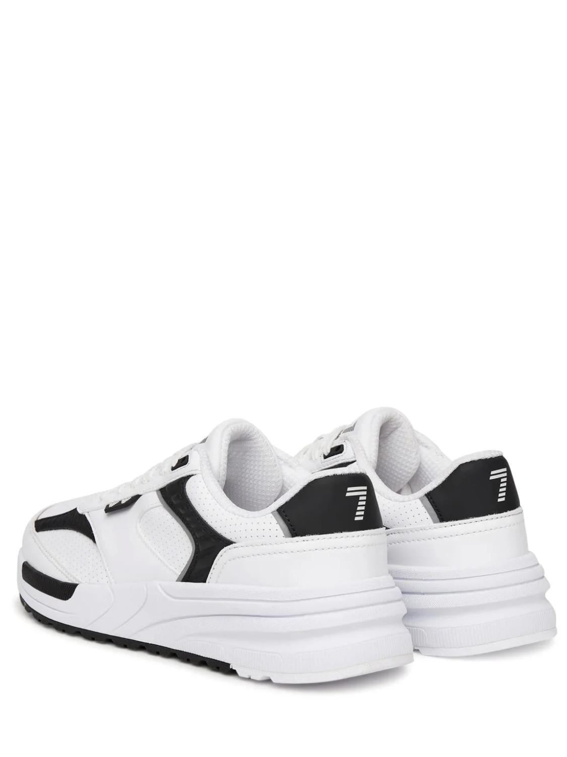 X8X241 XK435C695 OPTWHITE()BLACK TRAINING_2_P